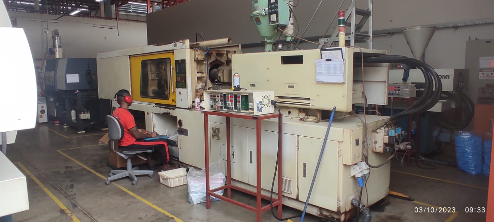 Injetora CLF 200 ton